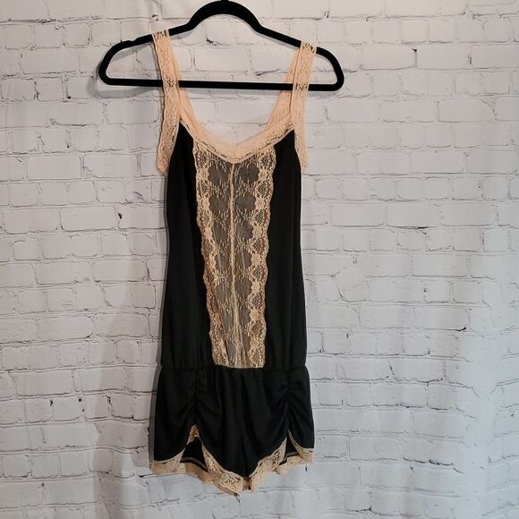 Frederick's of Hollywood black lace shorts romper size S - Picture 1 of 8